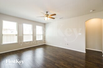 3712 Fossil Tree Ln in Fort Worth, TX - Foto de edificio - Building Photo