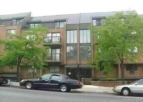 55-12 Main St in Queens, NY - Building Photo