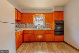 8124 Langdon St in Philadelphia, PA - Building Photo - Building Photo