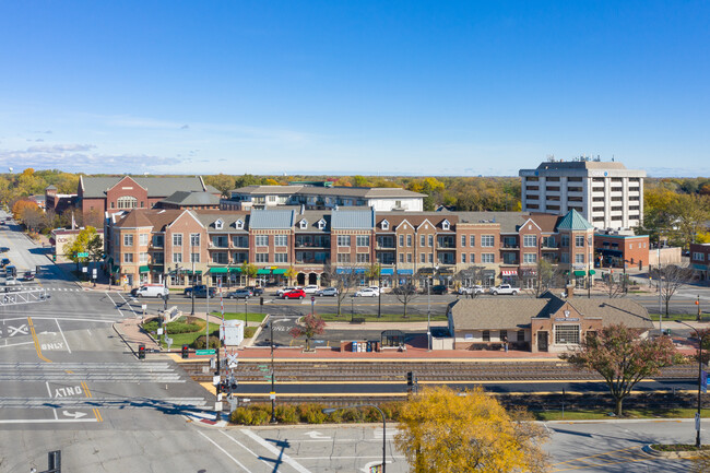 Shops at Village Centre Apartments in Mount Prospect, IL - Building Photo - Building Photo