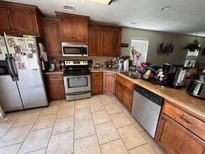512 Stonemont Dr in Manhattan, KS - Building Photo - Building Photo