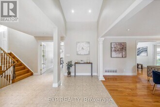 1572 Knareswood Dr in Mississauga, ON - Building Photo - Building Photo
