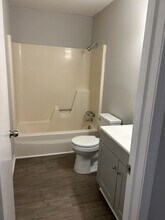 105 Plaza Oaks Rd in Yadkinville, NC - Building Photo - Building Photo