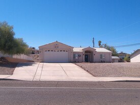 2892 Daytona Ave in Lake Havasu City, AZ - Building Photo