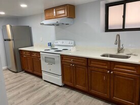 5632 Beacon St, Unit 1 in Pittsburgh, PA - Building Photo