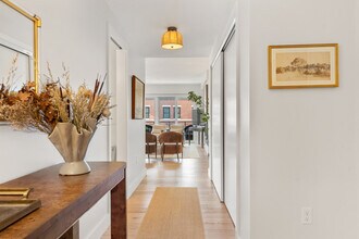 383 Commercial St, Unit 610 in Portland, ME - Foto de edificio - Building Photo