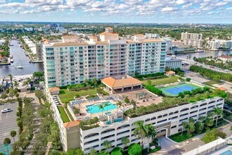 3020 NE 32nd Ave in Fort Lauderdale, FL - Foto de edificio - Building Photo