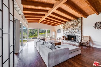 2431 Carman Crest Dr in Los Angeles, CA - Building Photo - Building Photo