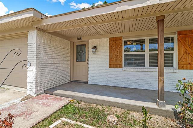 708 E Liberty St in Pilot Point, TX - Building Photo - Building Photo