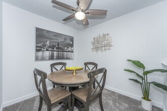 Hilltop Apartments in Cincinnati, OH - Building Photo - Interior Photo