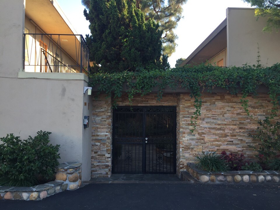 Touchwood & Del Mar Apartments in Bellflower, CA - Foto de edificio
