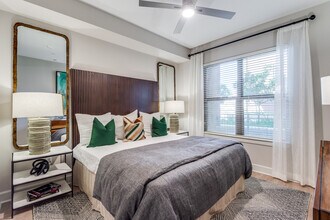 1001 Eberhard St in Houston, TX - Building Photo - Building Photo
