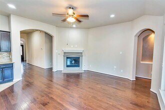 18011 Oliveria Way in Houston, TX - Foto de edificio - Building Photo