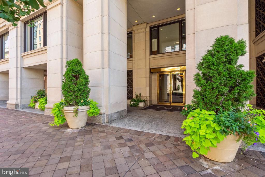701 Pennsylvania Ave NW in Washington, DC - Building Photo