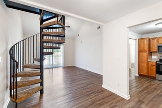 Clearwater Farm in Louisville, KY - Foto de edificio - Building Photo