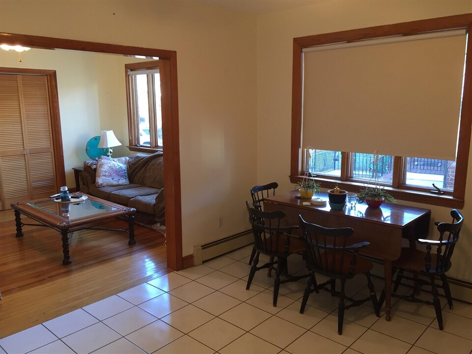 10 Windsor Rd, Unit 1 in Medford, MA - Foto de edificio