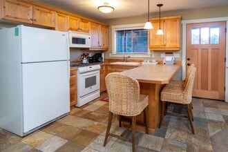 2545 NW Awbrey Rd in Bend, OR - Building Photo - Building Photo