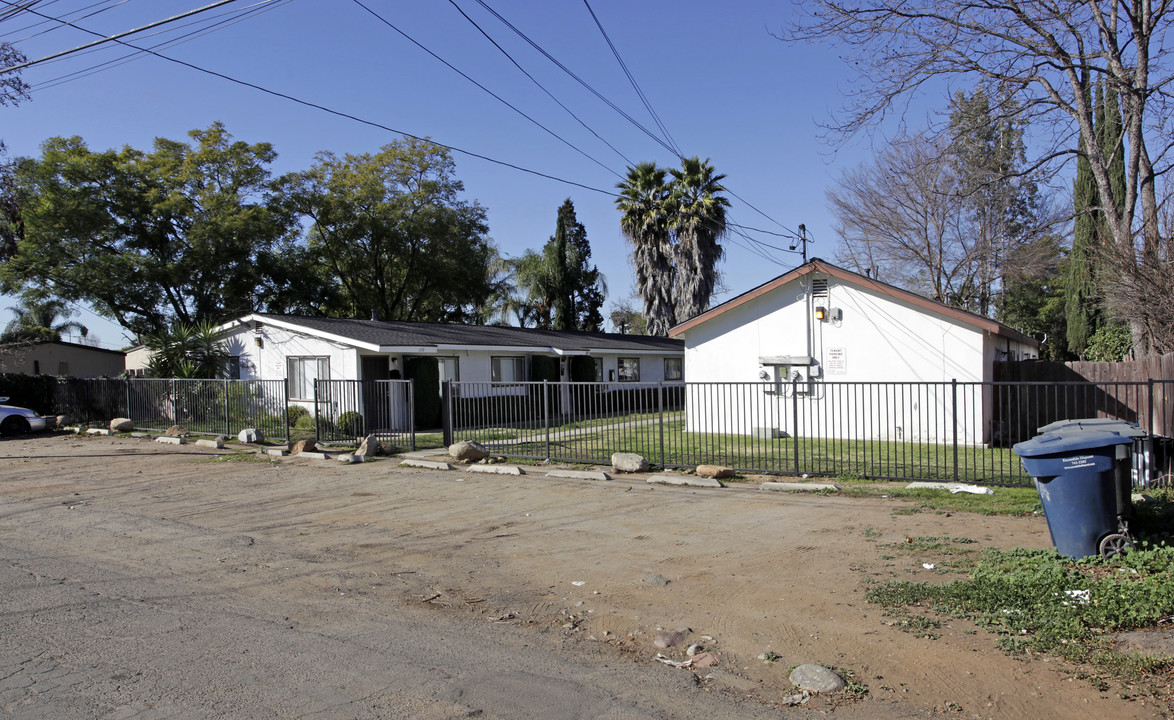 1109-1113 E Grand Ave in Escondido, CA - Building Photo