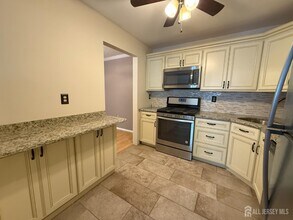 38 Cheverny Ct in Hamilton Township, NJ - Building Photo - Building Photo