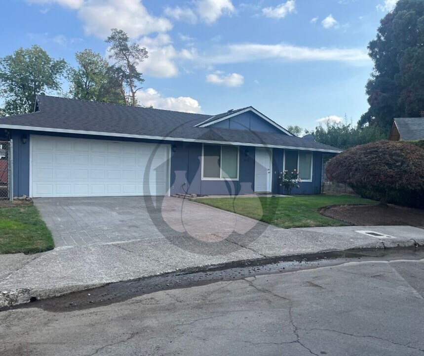 3370 Beacon Ct NE in Salem, OR - Building Photo