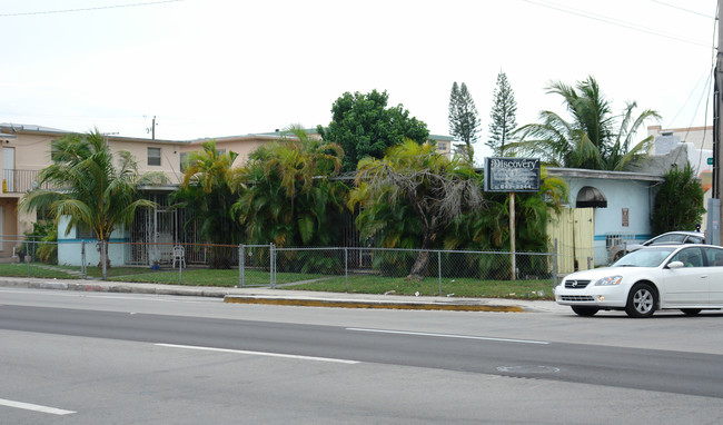 1888 SW 1st St in Miami, FL - Building Photo - Building Photo