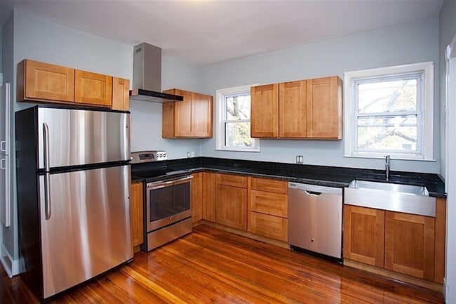 41 Belknap St, Unit #2 in Somerville, MA - Building Photo - Building Photo