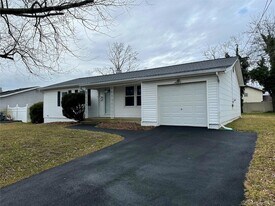 74 Clifton Pl in Port Jefferson Station, NY - Building Photo