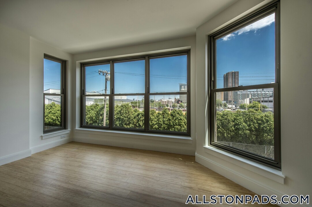 40 Malvern St in Boston, MA - Building Photo