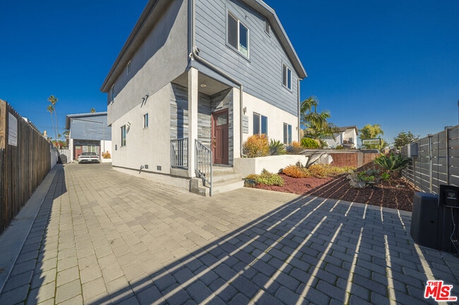 629 W 83rd St in Los Angeles, CA - Building Photo - Building Photo