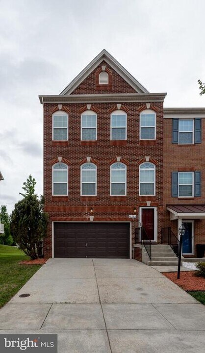 11723 Palm Desert Pl in Waldorf, MD - Foto de edificio