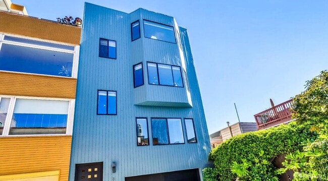 property at 5 Montague Pl