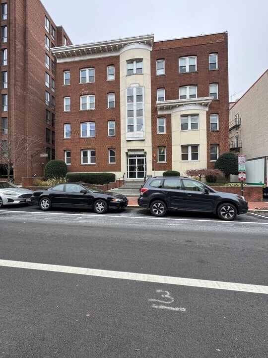 2114 N St NW in Washington, DC - Building Photo