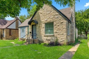 1231 Harlandale Ave in Dallas, TX - Building Photo