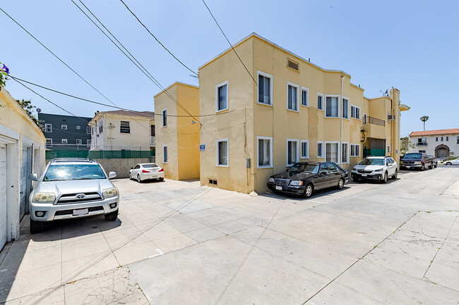 116 S Berendo St in Los Angeles, CA - Building Photo - Building Photo