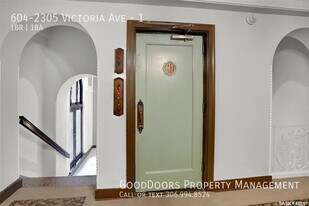 2305-2305 Victoria Ave in Regina, SK - Building Photo