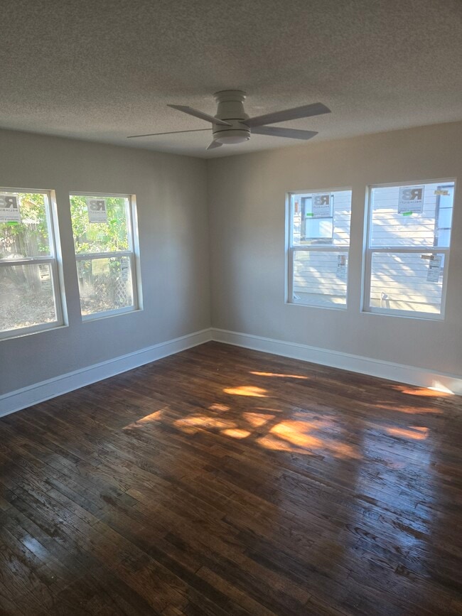 2400 Lasker Ave in Waco, TX - Building Photo - Building Photo