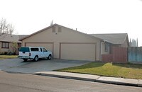 Building Photo - 1412 Pecos Ave Apartments in Modesto, California