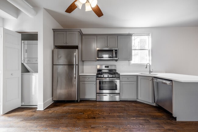 3135 N Oakley Ave, Unit 2R in Chicago, IL - Building Photo - Building Photo