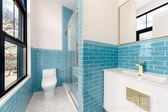 24 Marconi Pl in Brooklyn, NY - Building Photo - Building Photo