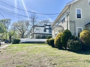 121 Cedric Rd in Newton, MA - Building Photo - Building Photo
