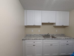 Sunrise Apartments in Titusville, FL - Foto de edificio - Building Photo