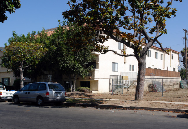 5357 W 99th Pl in Los Angeles, CA - Foto de edificio - Building Photo