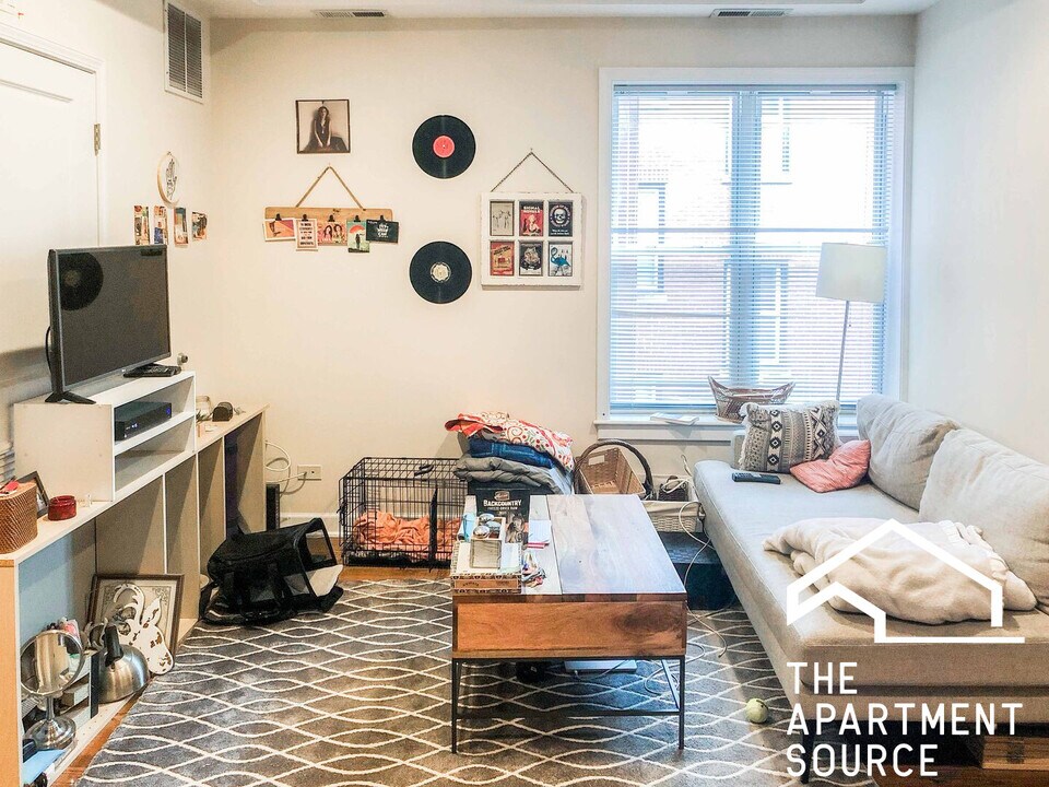 849 W Cornelia Ave, Unit 3S in Chicago, IL - Building Photo