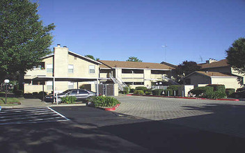 Autumn Woods Apartments in Carmichael, CA - Building Photo - Building Photo