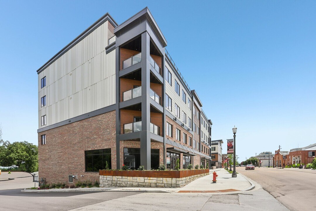 Station on Main in Edwardsville, IL - Foto de edificio