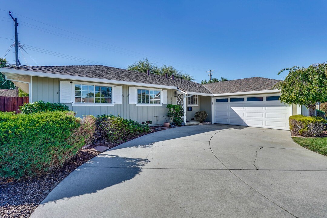 3484 Londonderry Dr in Santa Clara, CA - Building Photo