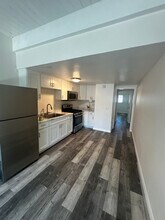 324 Leatrice Ln in Anaheim, CA - Foto de edificio - Building Photo