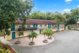 Ridge Apartments in Daytona Beach, FL - Building Photo - Building Photo