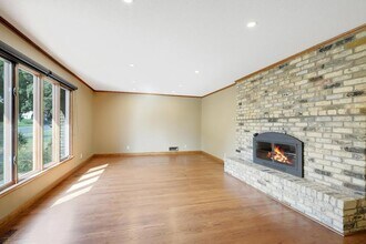 7217 Glouchester Dr, Unit 7215 Glouchester in Minneapolis, MN - Building Photo - Building Photo