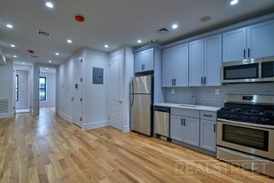 849A Greene Avenue in Brooklyn, NY - Foto de edificio - Floor Plan